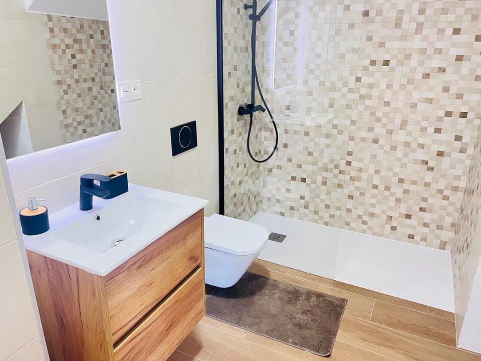 Shower, towels