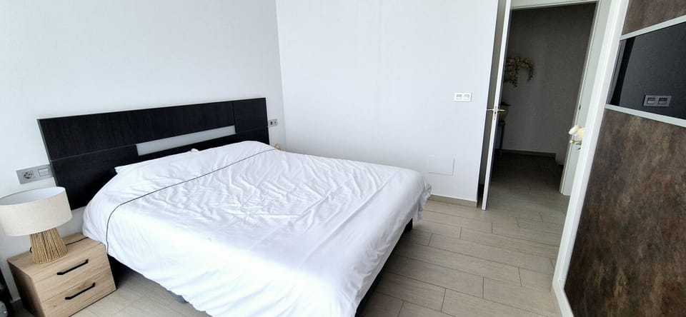 2 bedrooms, bed sheets