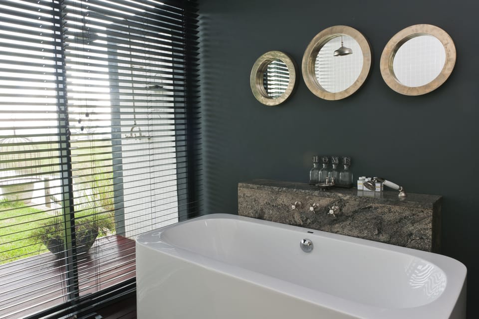 Luxury House, 4 Bedrooms (Farm ) | Bathroom | Free toiletries, towels