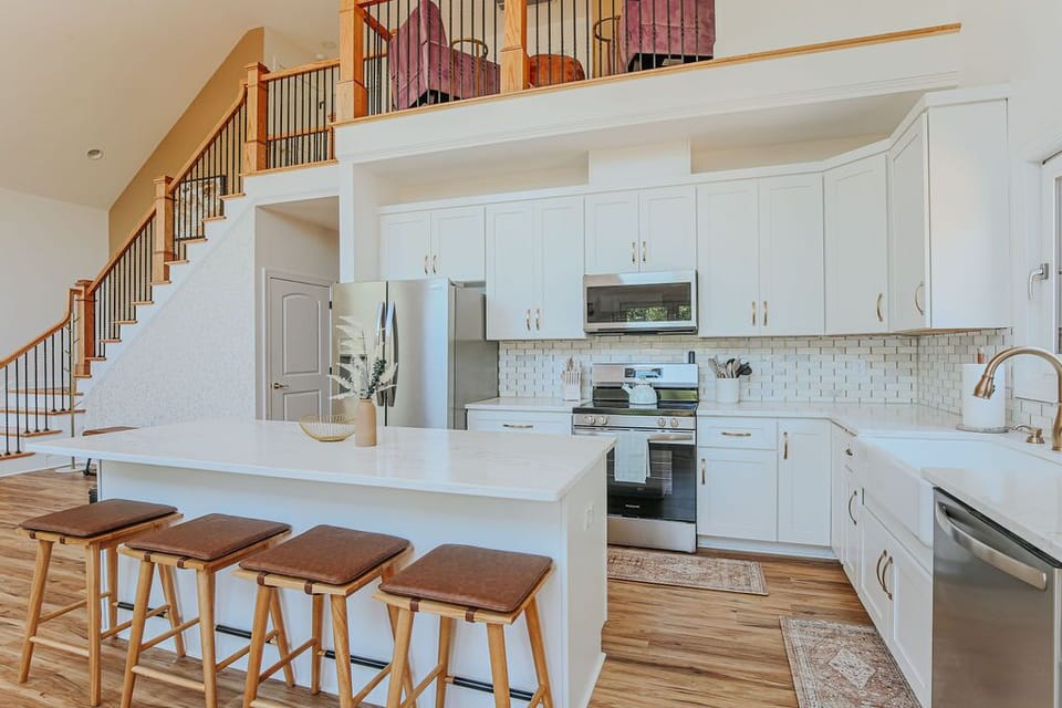 House, Private Bathroom (On Mountain Time) | Shared kitchen | Ice maker, paper towels, kitchen island