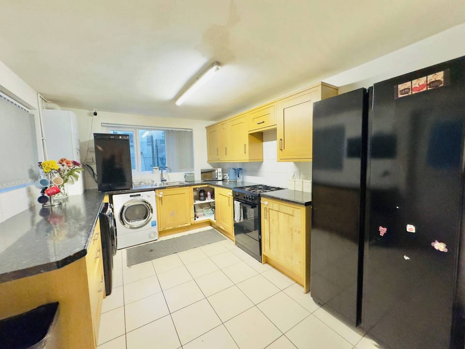 House, 5 Bedrooms | Private kitchen