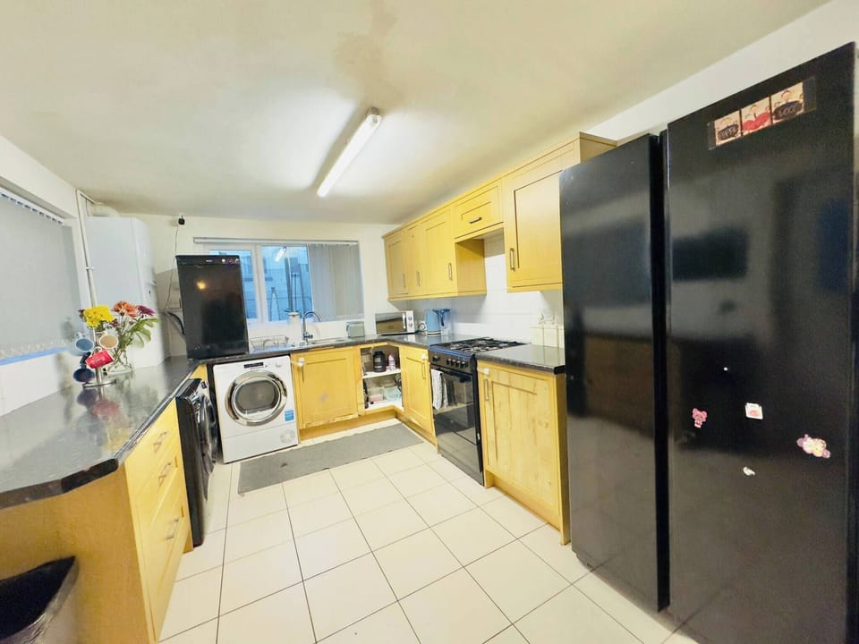 House, 5 Bedrooms | Private kitchen