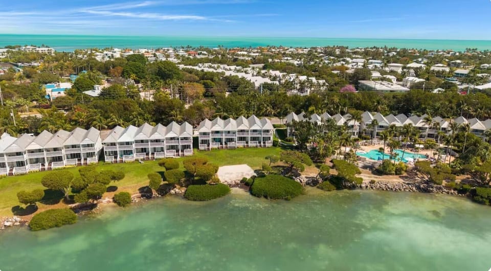 Aerial view of the waterfront community in Duck Key, surrounded by turquoise waters and the beauty of the Florida Keys.