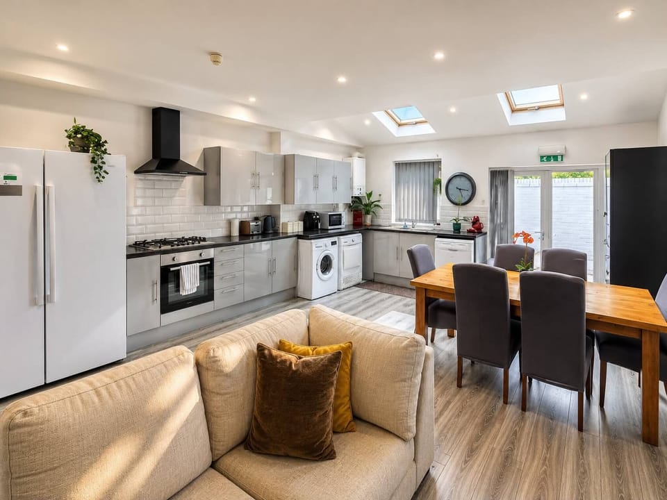 House, 6 Bedrooms | Interior
