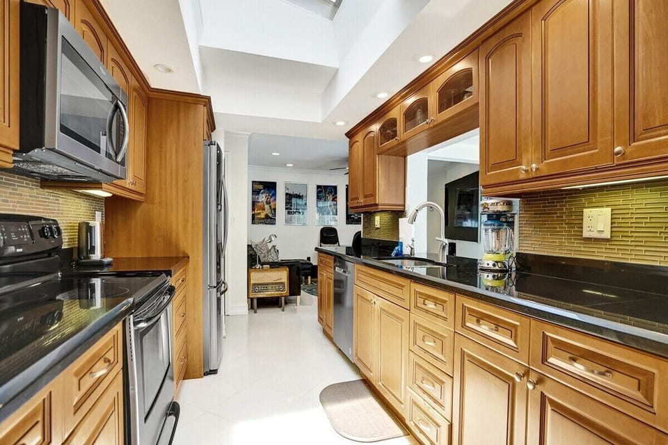 Apartment, Private Bathroom, Canal View | Shared kitchen | Highchair