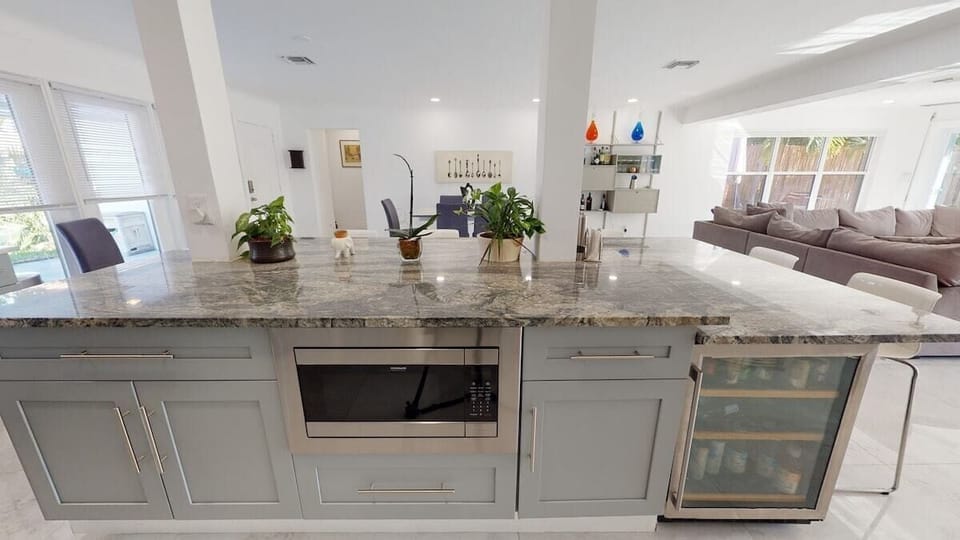 Deluxe House, Private Bathroom, Canal View | Shared kitchen | Highchair, spices, paper towels, kitchen island