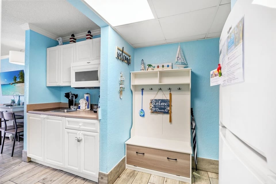 A handy kitchenette with everything for simple meals. ⭐