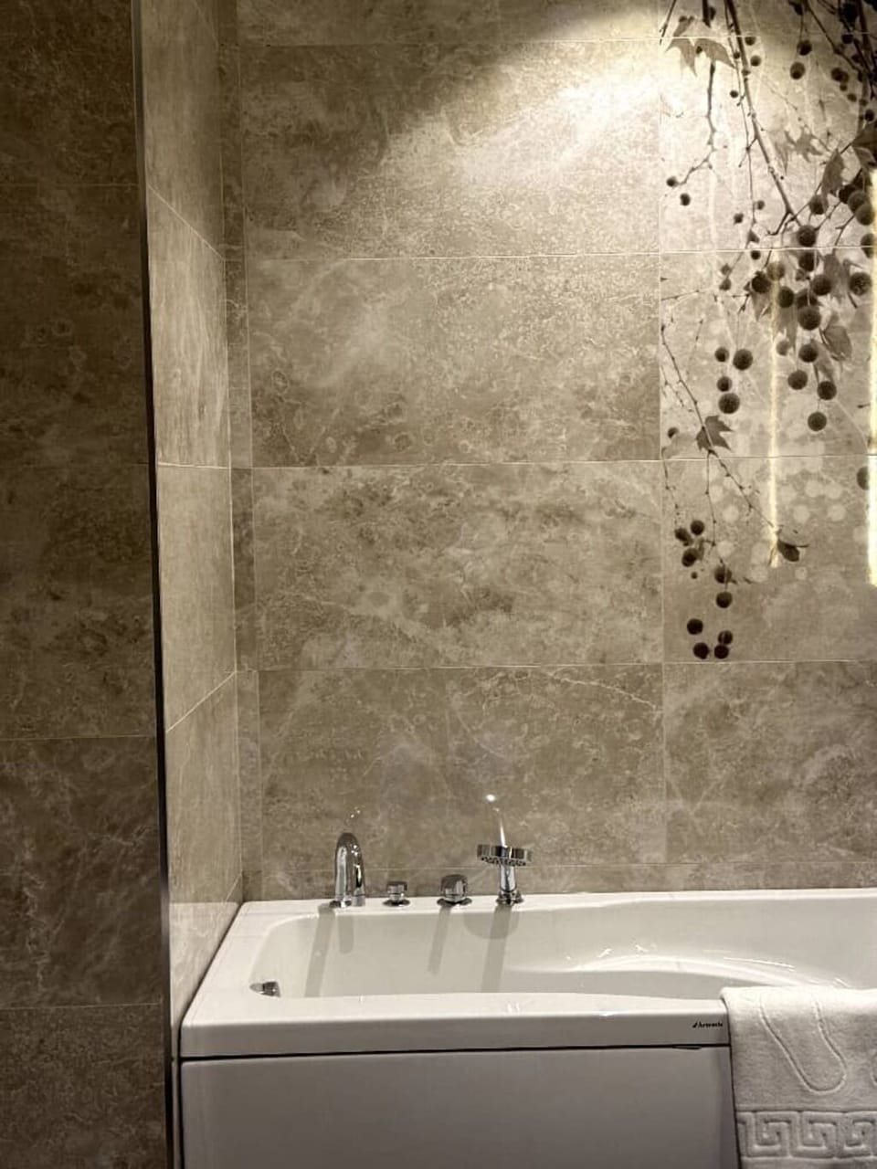 Junior Suite | Bathroom | Hair dryer, towels, soap, shampoo