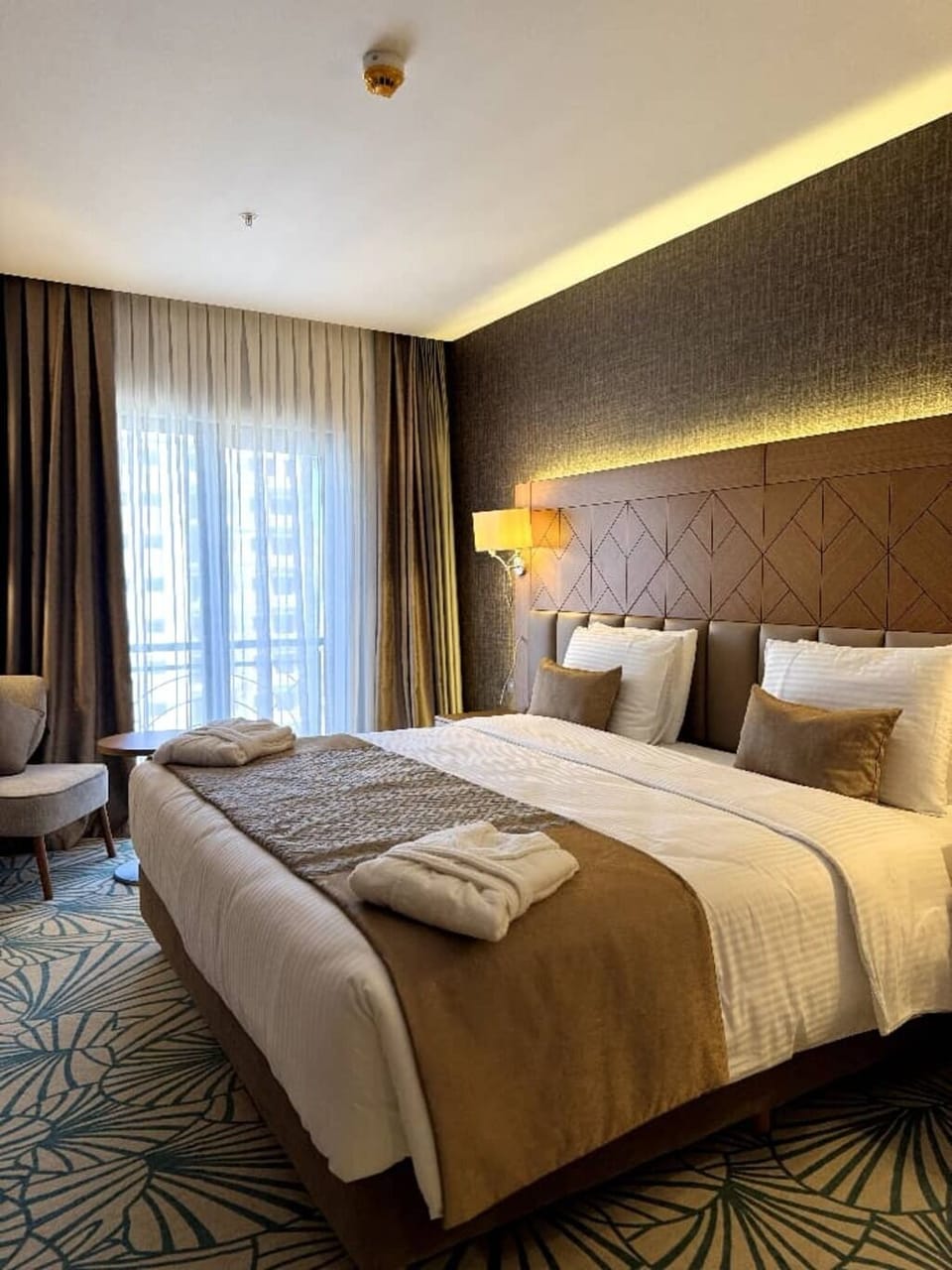 Junior Suite | In-room safe, desk, laptop workspace, WiFi (free)