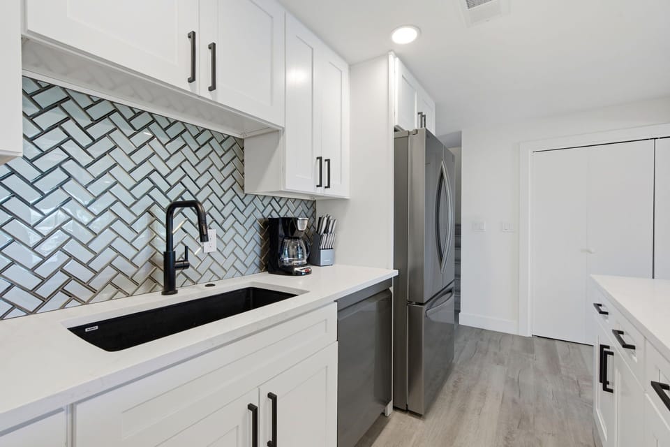 House, Multiple Beds, Hot Tub (Lakefront Retreat at Boyd) | Private kitchen