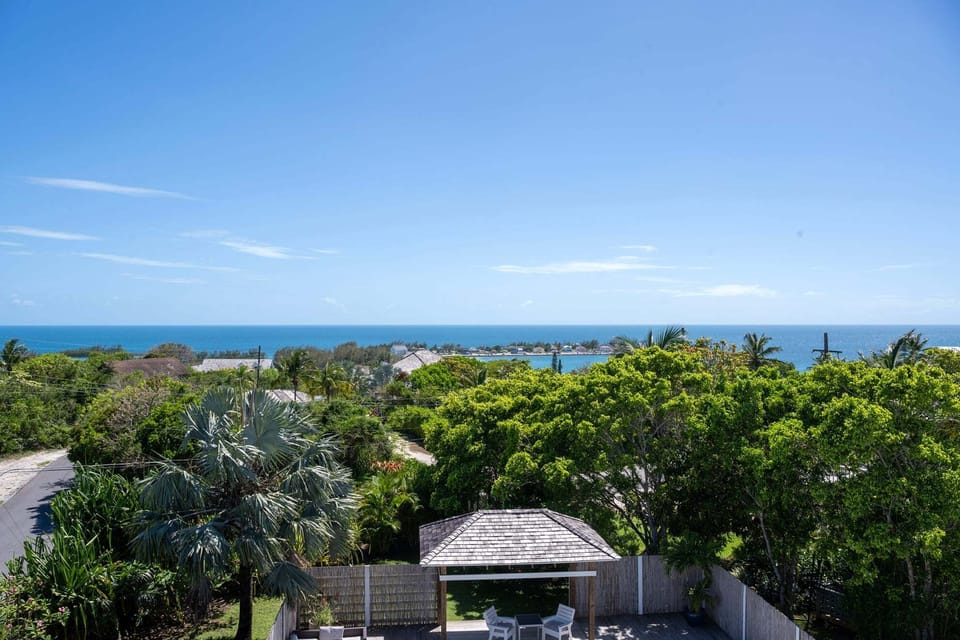 Buena Vista enjoys panoramic views of historic Governor's Harbour and the sea. Restaurants and shops are a 3-minute walk down the hill.