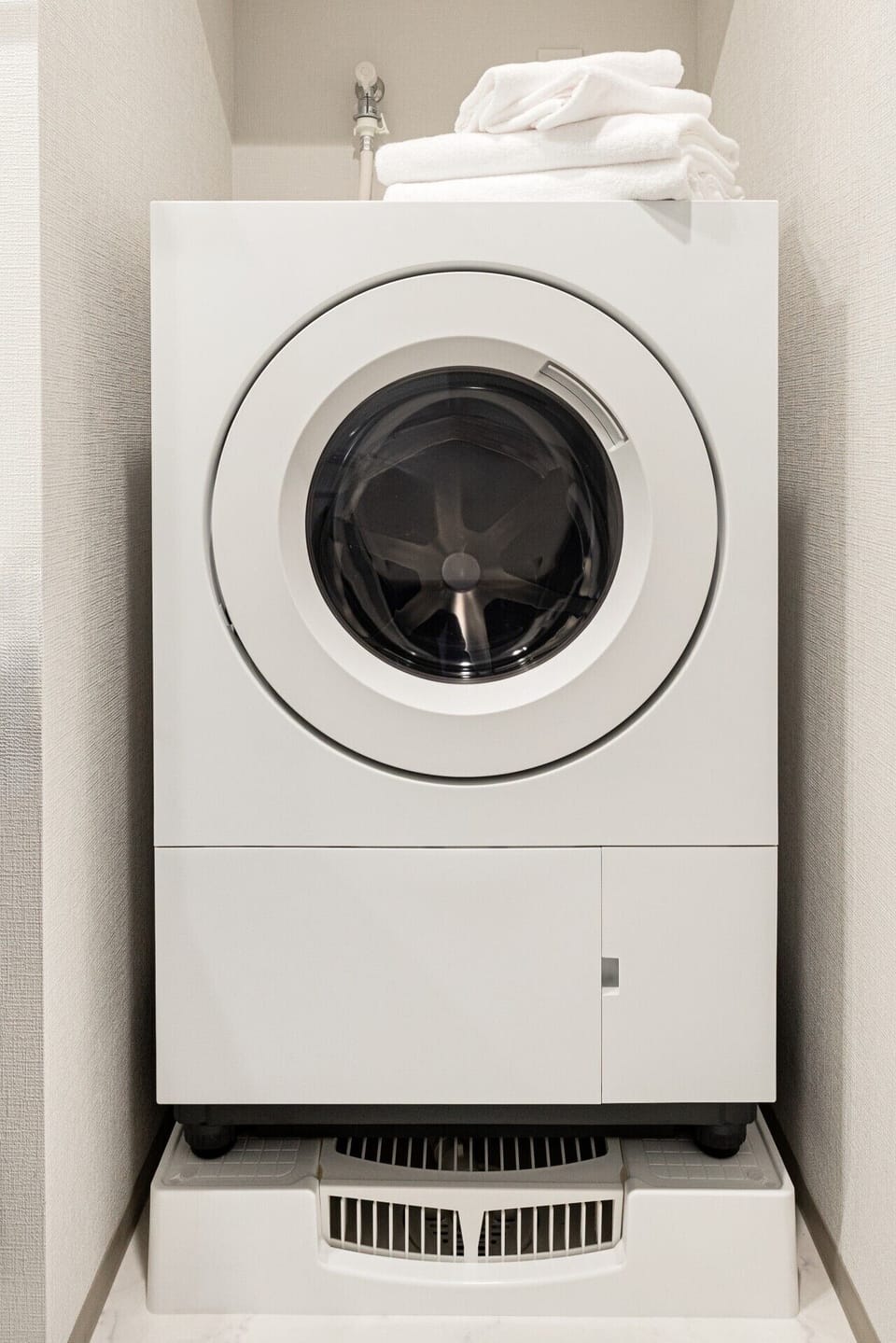washing-machine-laundry-closet