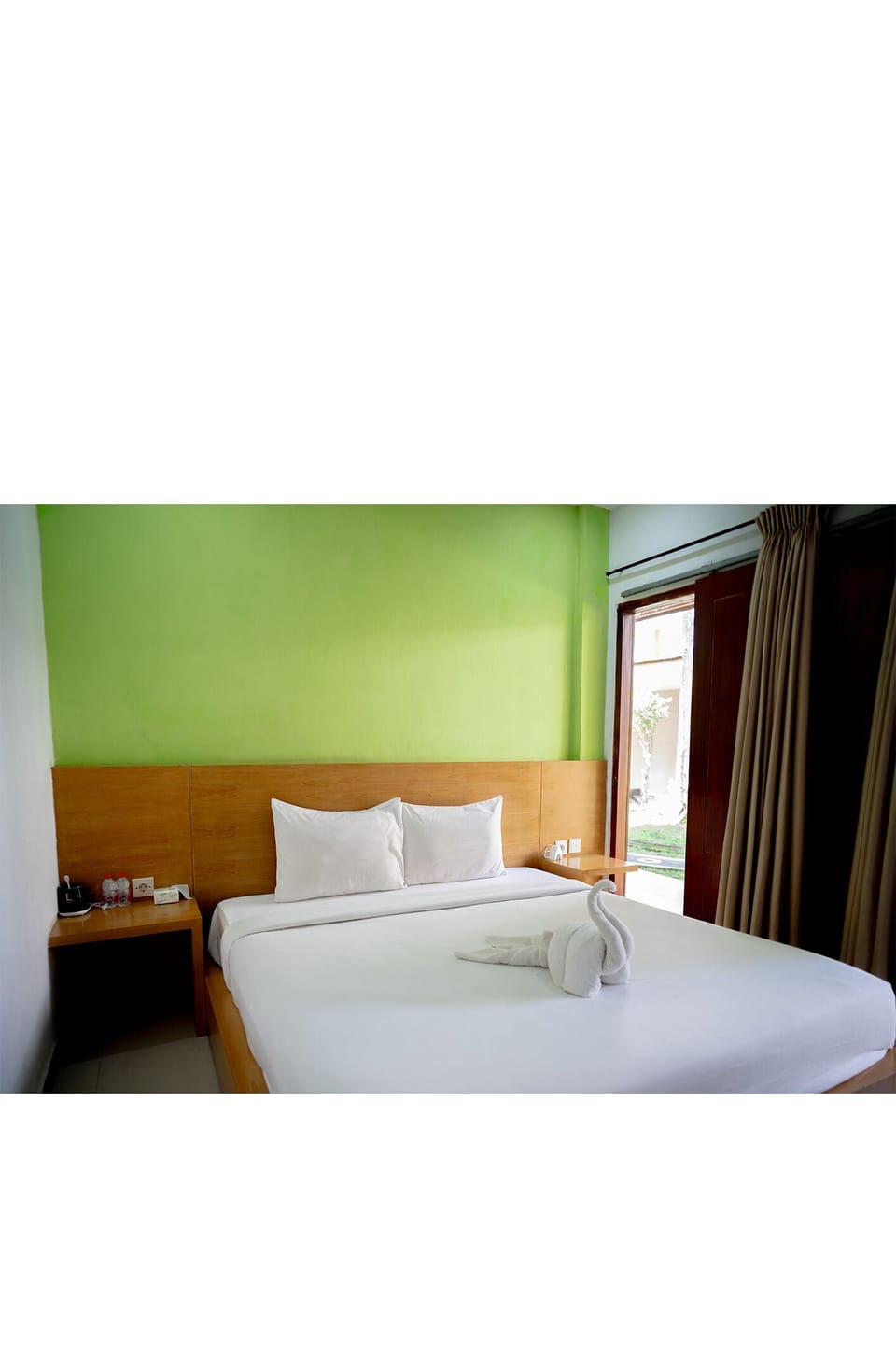 Superior Double Room, Air conditioning, Garden View | WiFi (free), bed sheets