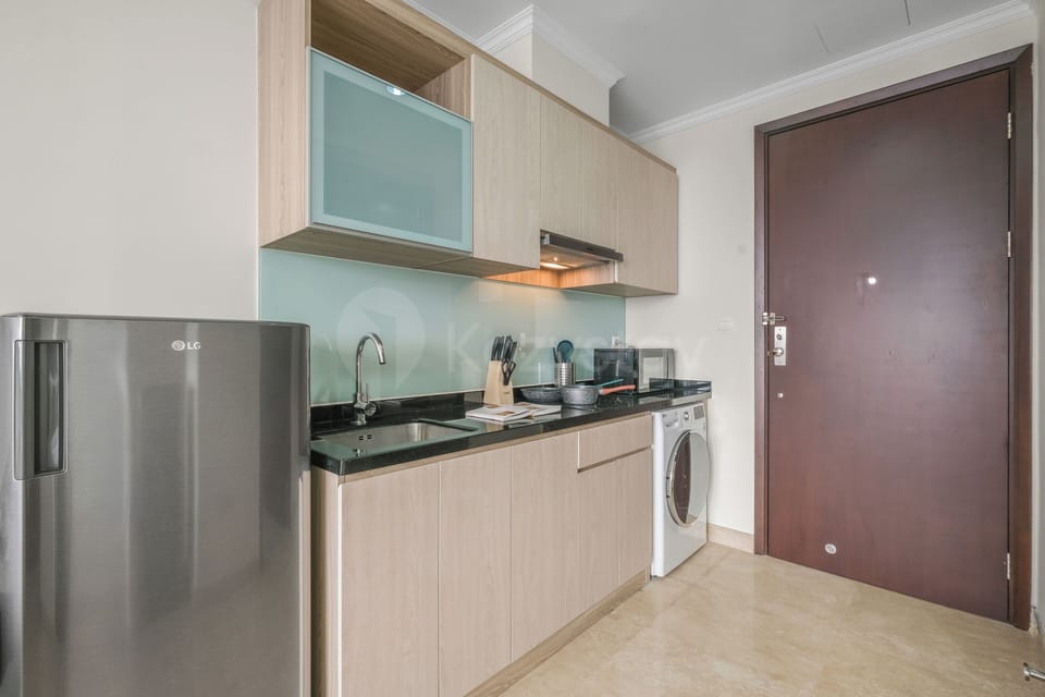 Apartment, Balcony, City View | Private kitchen | Full-size fridge, microwave, stovetop, cookware/dishes/utensils
