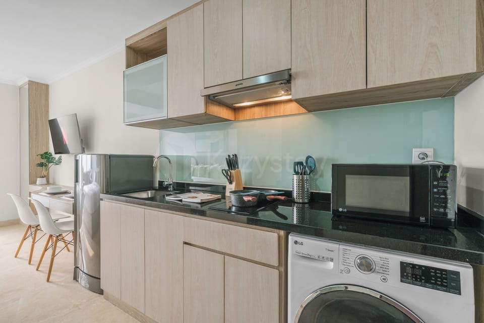 Apartment, Balcony, City View | Private kitchen | Full-size fridge, microwave, stovetop, cookware/dishes/utensils