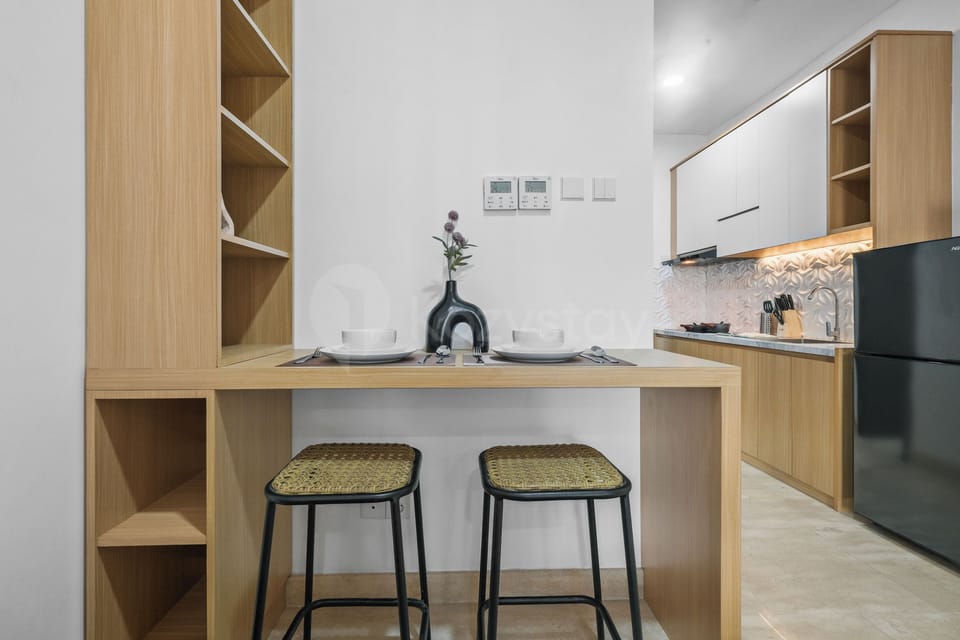 Apartment, Balcony, City View | Dining room