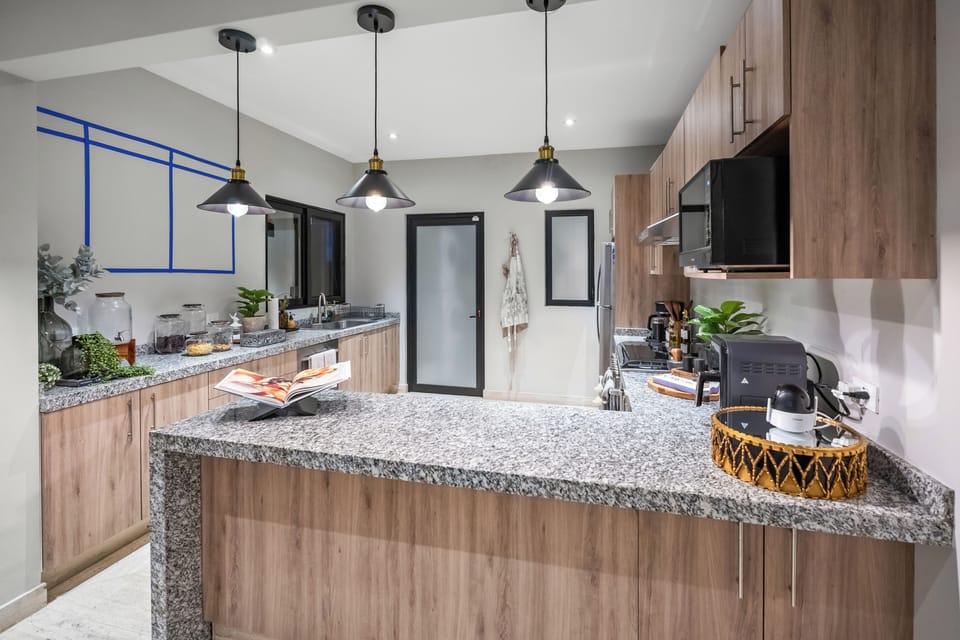 Luxury House, Courtyard View | Private kitchen