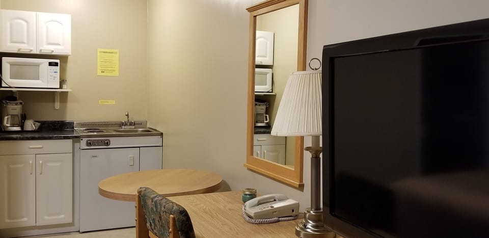 Kitchenette Standard Room, 2 Double Beds | WiFi (free)