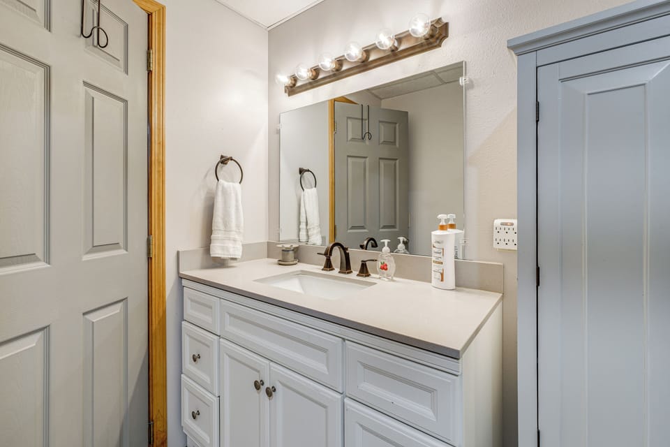 Full Bathroom