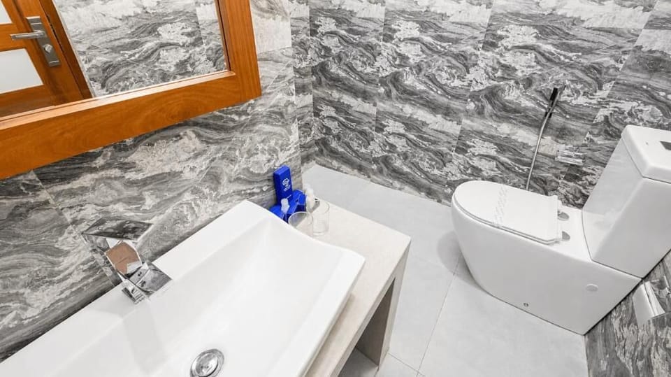 Deluxe Double Room, Balcony, Mountain View | Bathroom