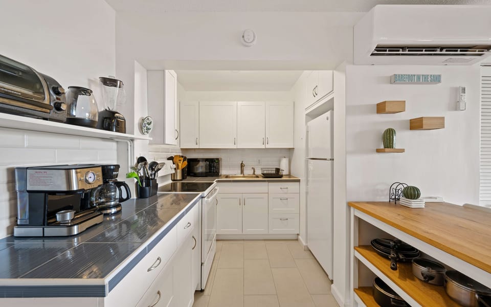 Large kitchen area with plenty of appliances to prepare quick meals when you don't want to dine at one of the five restaurants within walking distance. 