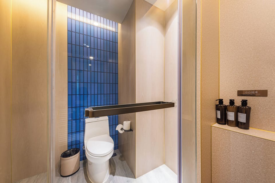 Shower, hair dryer, towels, shampoo