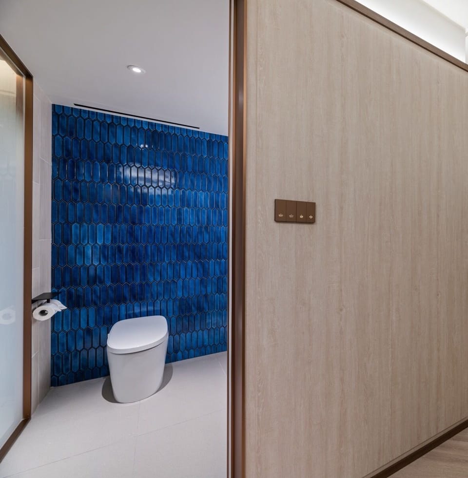 Business Double Room | Bathroom | Slippers