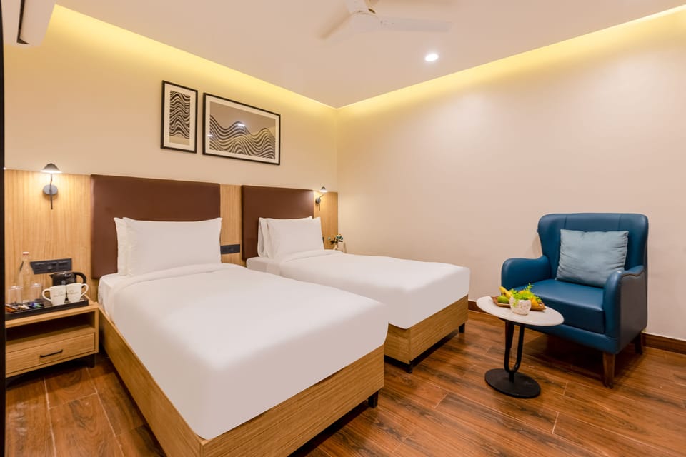 Classic Twin Room, City View | Desk, laptop workspace, WiFi (free)