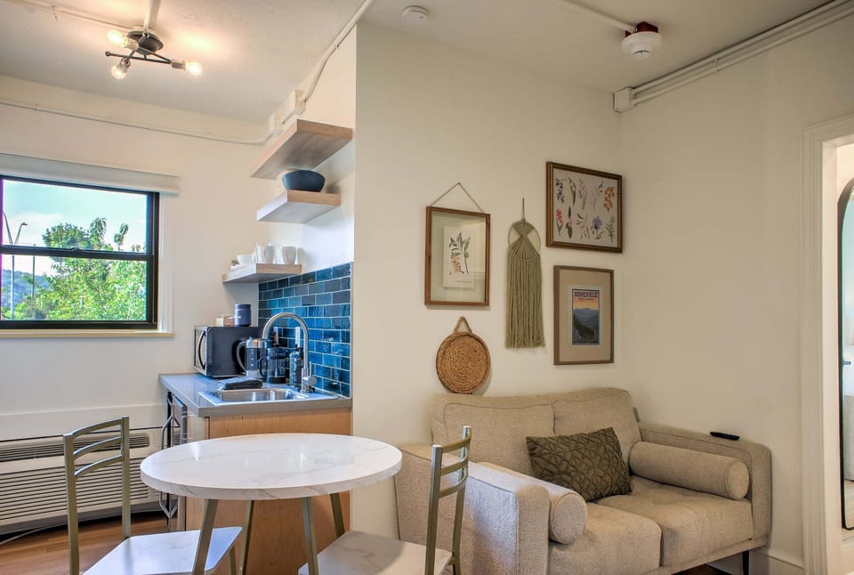 The Sabel Collection | Unit 303