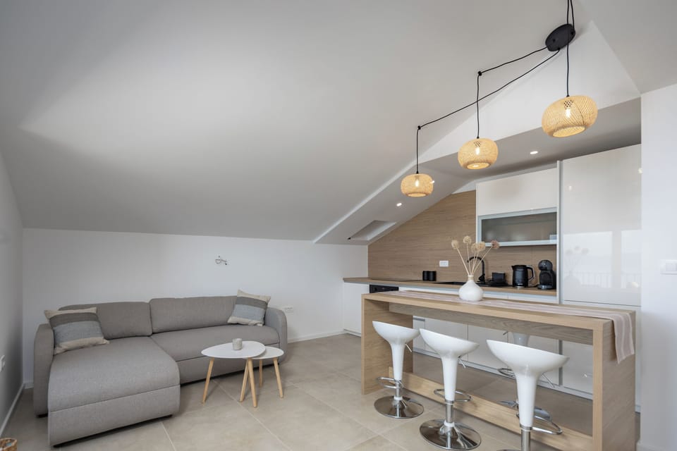 Family House, 3 Bedrooms, 2 Bathrooms, Mountainside (Holiday Home Elora Seaview Private) | Living area