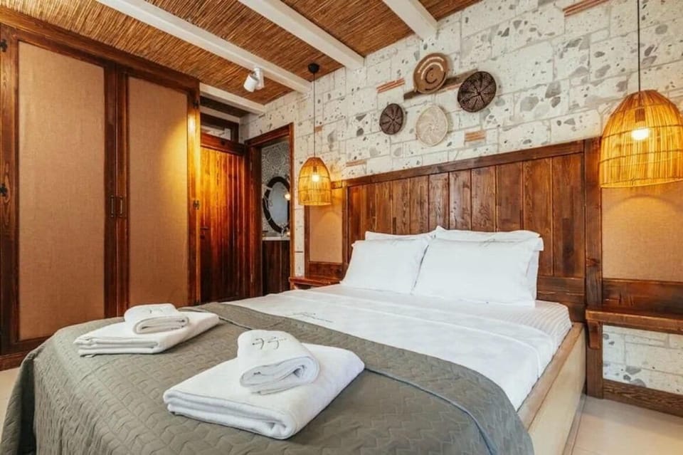 Superior Room | Egyptian cotton sheets, premium bedding, down comforters, minibar
