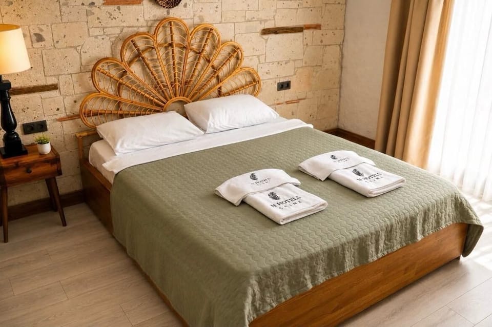 Deluxe Room, Garden View | Egyptian cotton sheets, premium bedding, down comforters, minibar