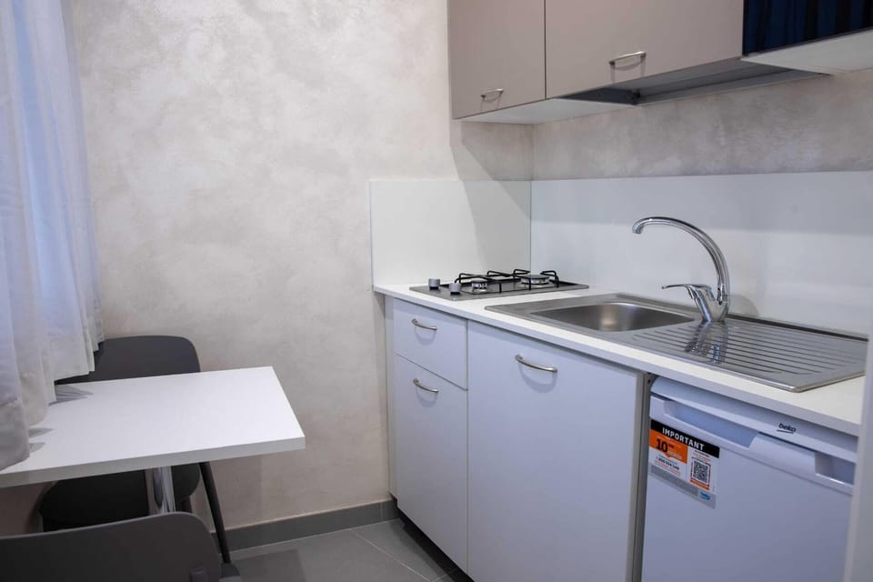 Deluxe Quadruple Room | Private kitchen