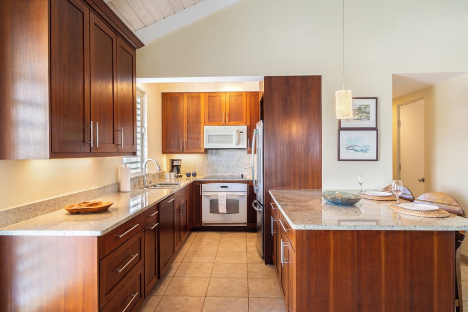 Deluxe Suite, 2 Bedrooms, Partial Ocean View | Private kitchen | Coffee/tea maker, fridge, microwave, toaster
