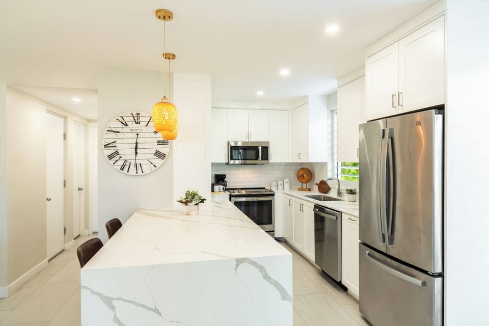 Deluxe Suite, 1 Bedroom, Partial Ocean View | Private kitchen | Coffee/tea maker, fridge, microwave, toaster