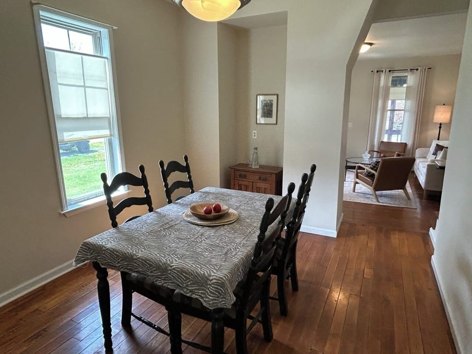 Dining for up to 6 people 