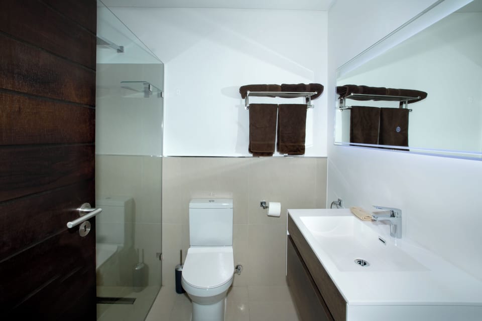 Superior Double Room, Balcony | Bathroom