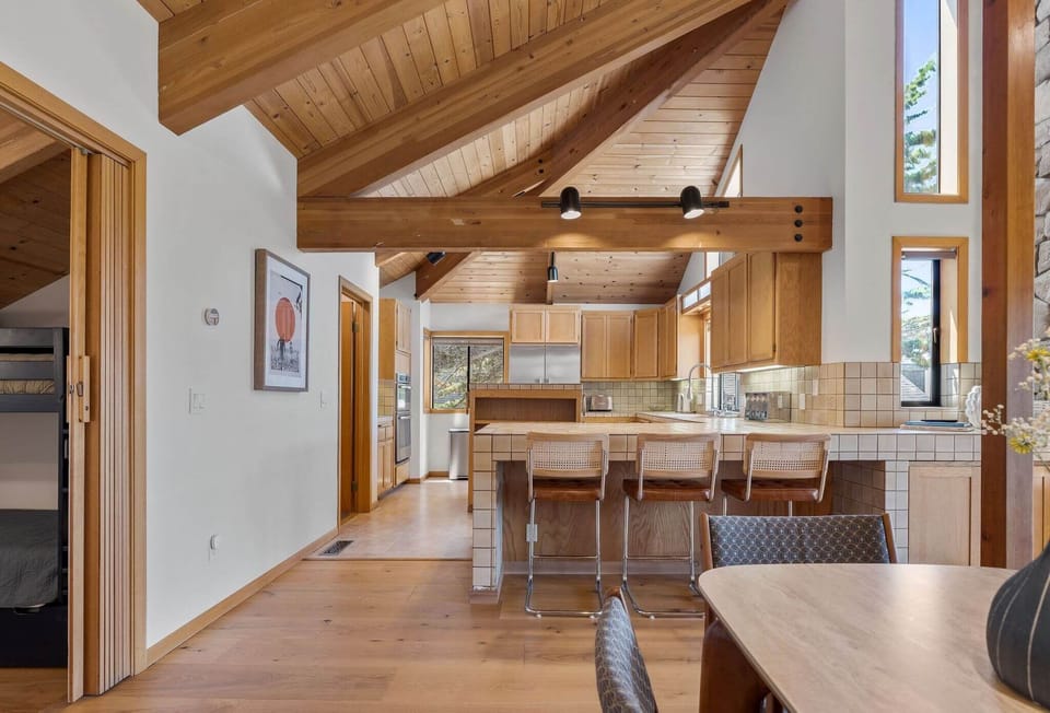 Dining to Kitchen