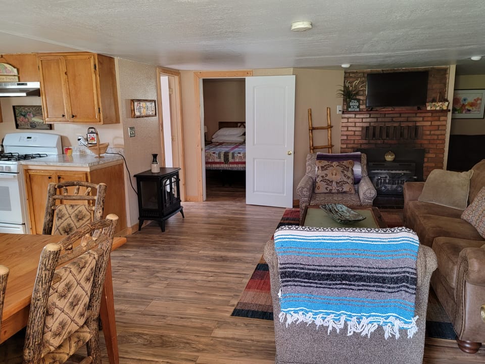 Family Cottage, 2 Bedrooms, 2 Bathrooms | Living area