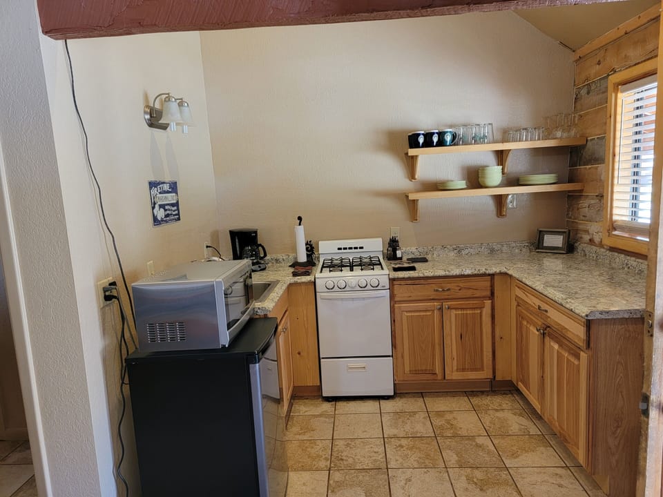 Deluxe Cabin, Multiple Beds, Pets Allowed | Private kitchen