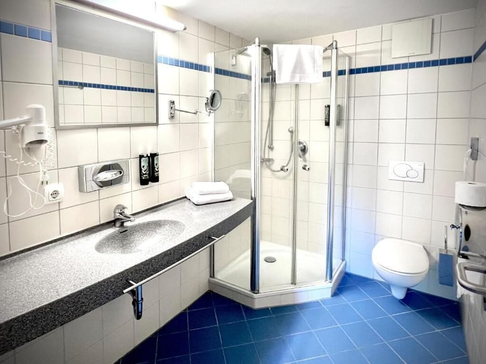 Standard Single Room, Park View | Bathroom | Shower, hair dryer, towels, soap