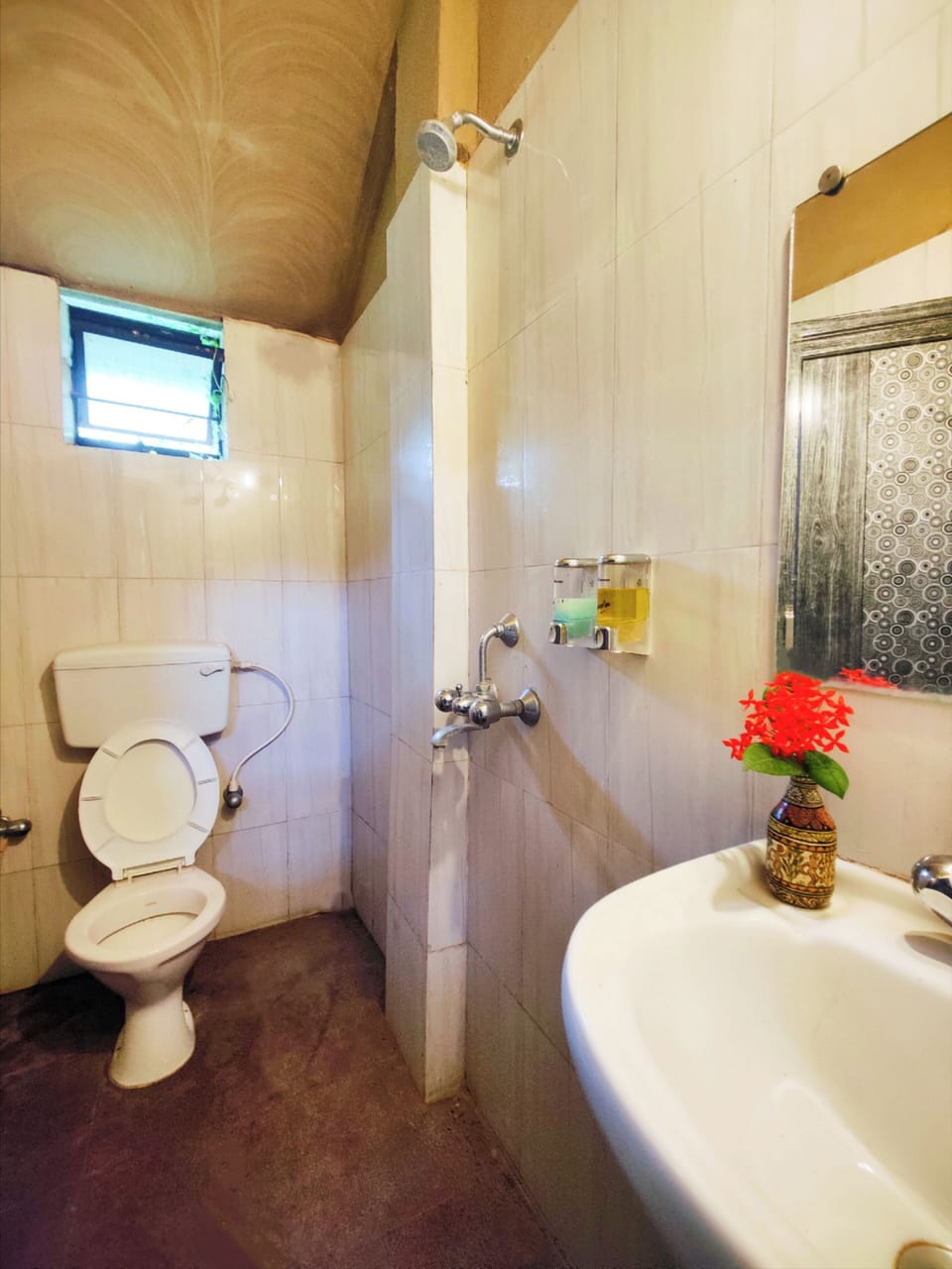 Economy Double Room, Balcony, Lake View | Bathroom | Shower, free toiletries, towels, soap