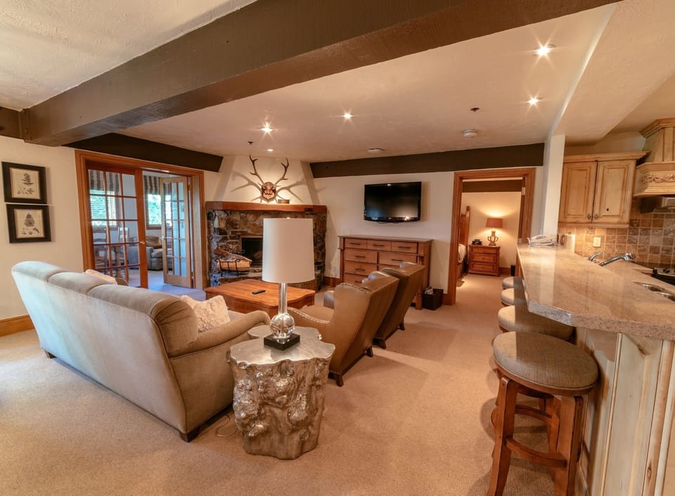 Suite, 2 Bedrooms | Interior