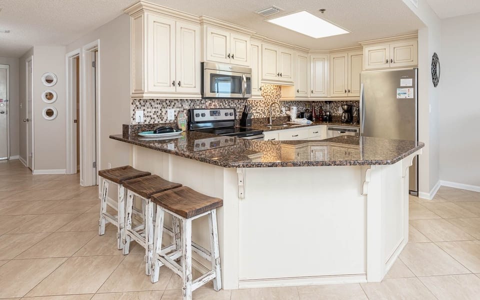 Condo, 3 Bedrooms | Private kitchen | Coffee/tea maker, fridge, oven