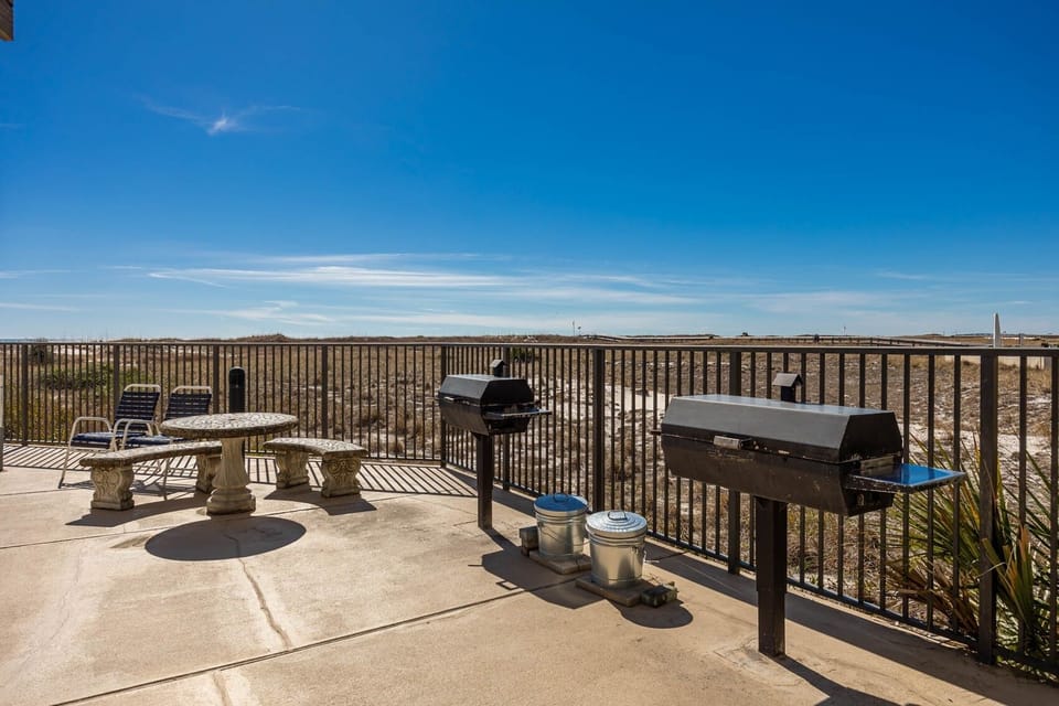 Condo, 1 Bedroom | Outdoor dining