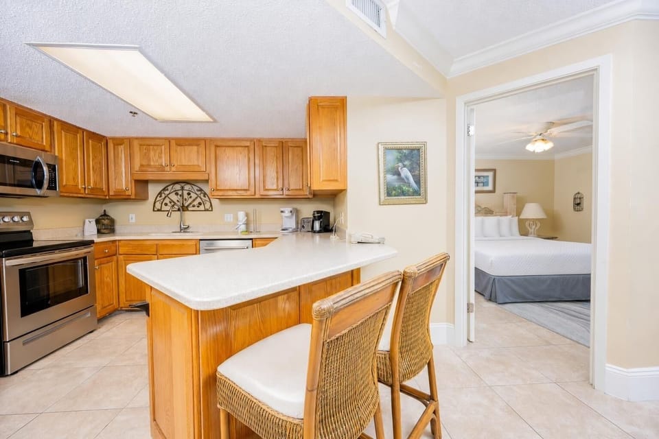Condo, 3 Bedrooms | Private kitchen | Coffee/tea maker, fridge, oven