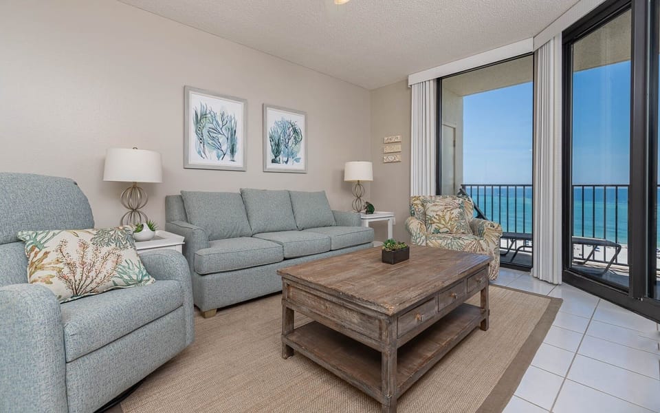 Condo, 2 Bedrooms | Living area