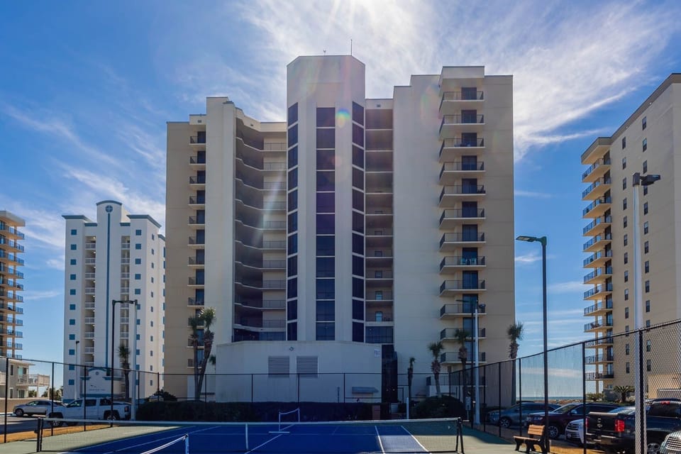 Condo, 3 Bedrooms | Sport court