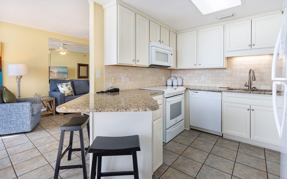 Condo, 1 Bedroom | Private kitchen | Coffee/tea maker, fridge, oven