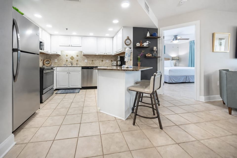 Condo, 3 Bedrooms | Private kitchen | Coffee/tea maker, fridge, oven
